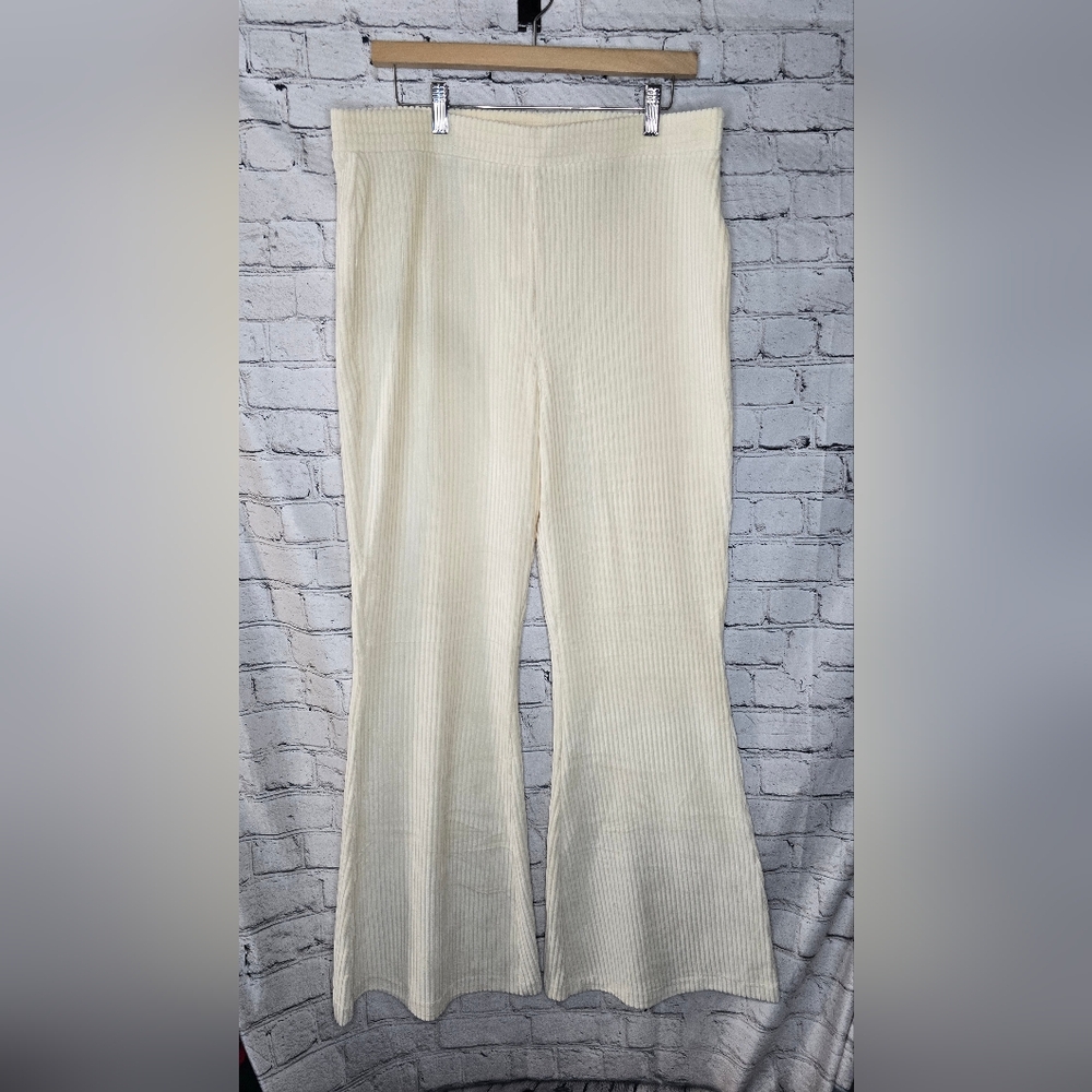 Aerie Hi Rise Ribbed Velour Off White Flare Leg Pants Size XL NWT